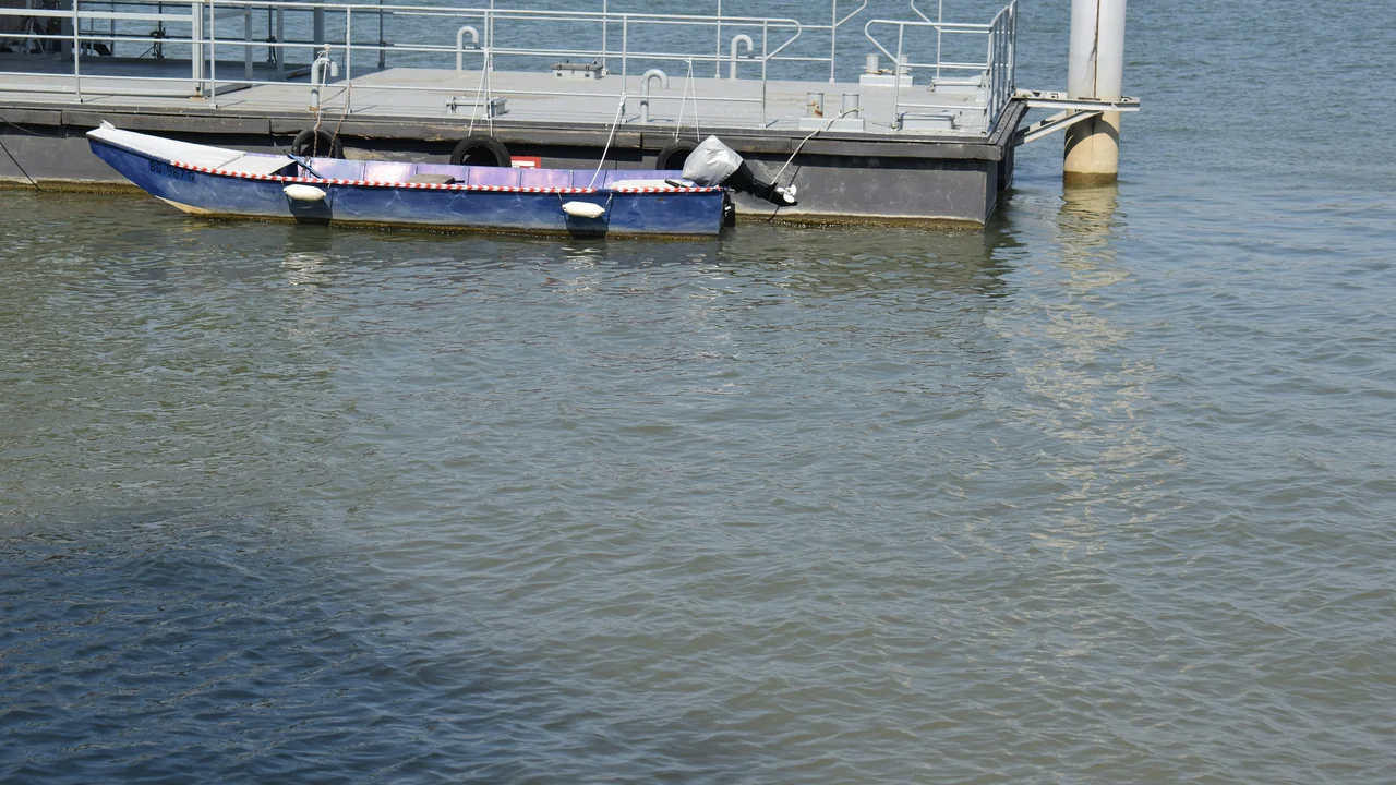 Boat Lift Permit Requirements: Do You Need a Separate Permit? (2026) - Guide Boat Lift Permit Requirements: Do You Need a Separate Permit? (2026) - dock permit guide