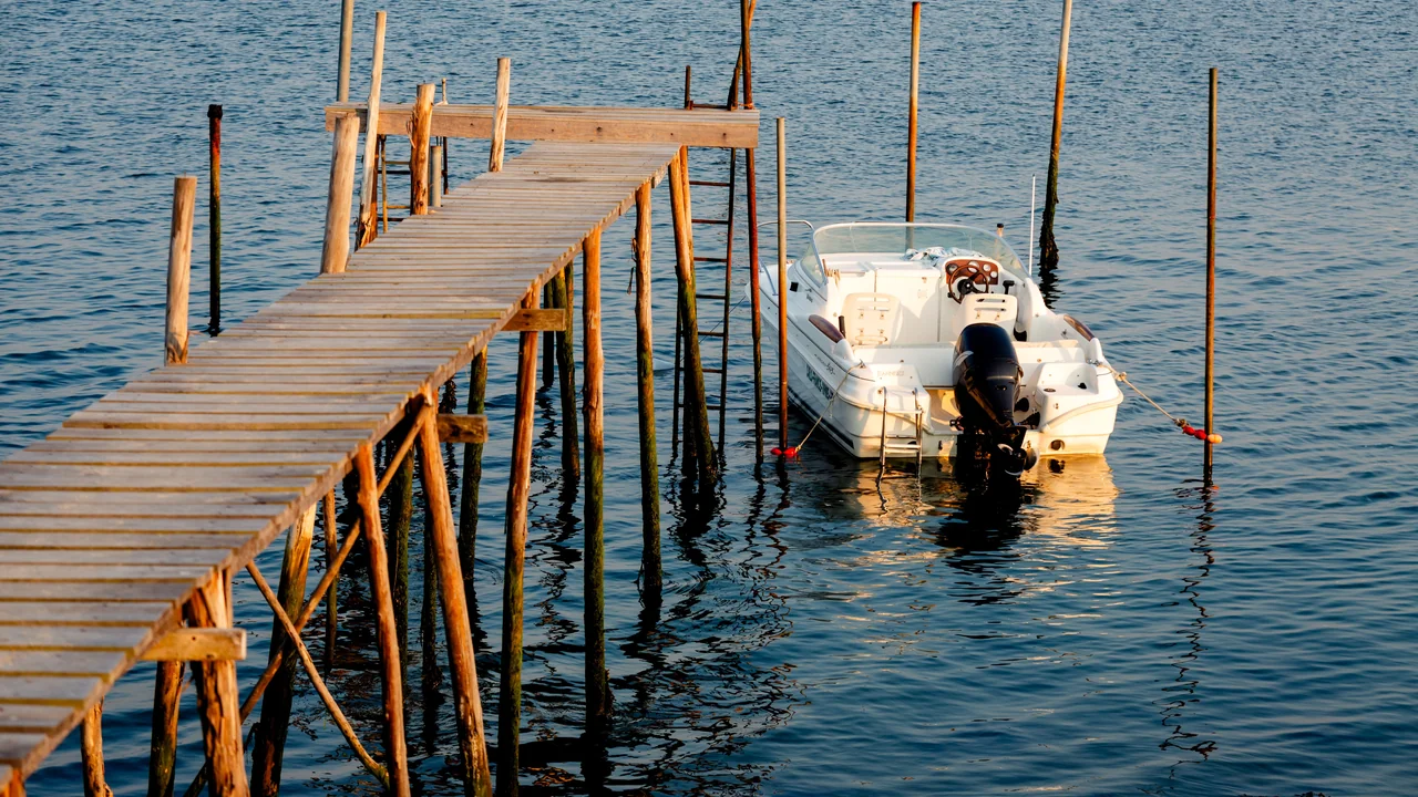 River Dock Permit: Navigable Waterway Rules & How to Apply (2026)